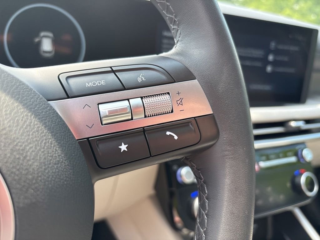 Certified Used 2025 Silver Hyundai SEL Convenience image 26