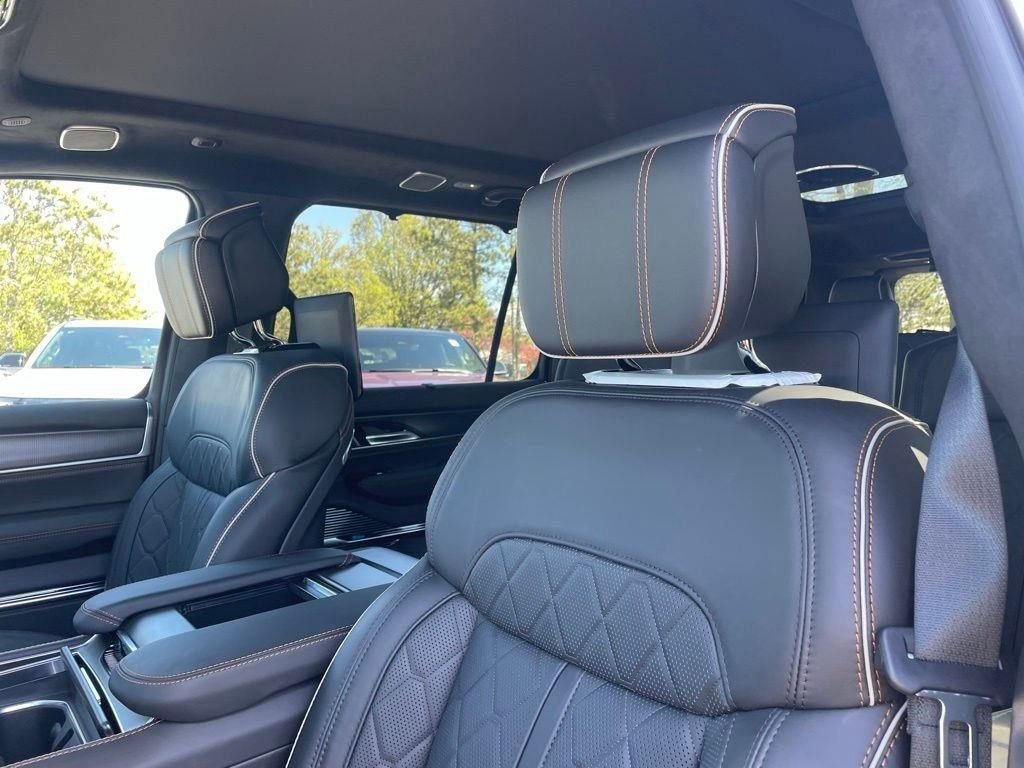 New 2026 Steel Blue Exterior Paint Jeep Summit Reserve image 19