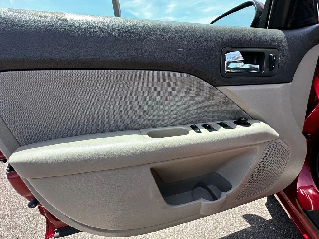 Used 2010 Red Ford SE image 19
