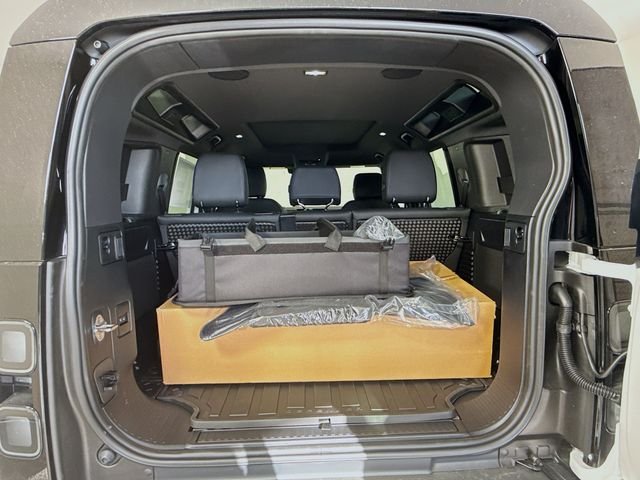 New 2026 Fuji White Land Rover X-Dynamic SE image 28