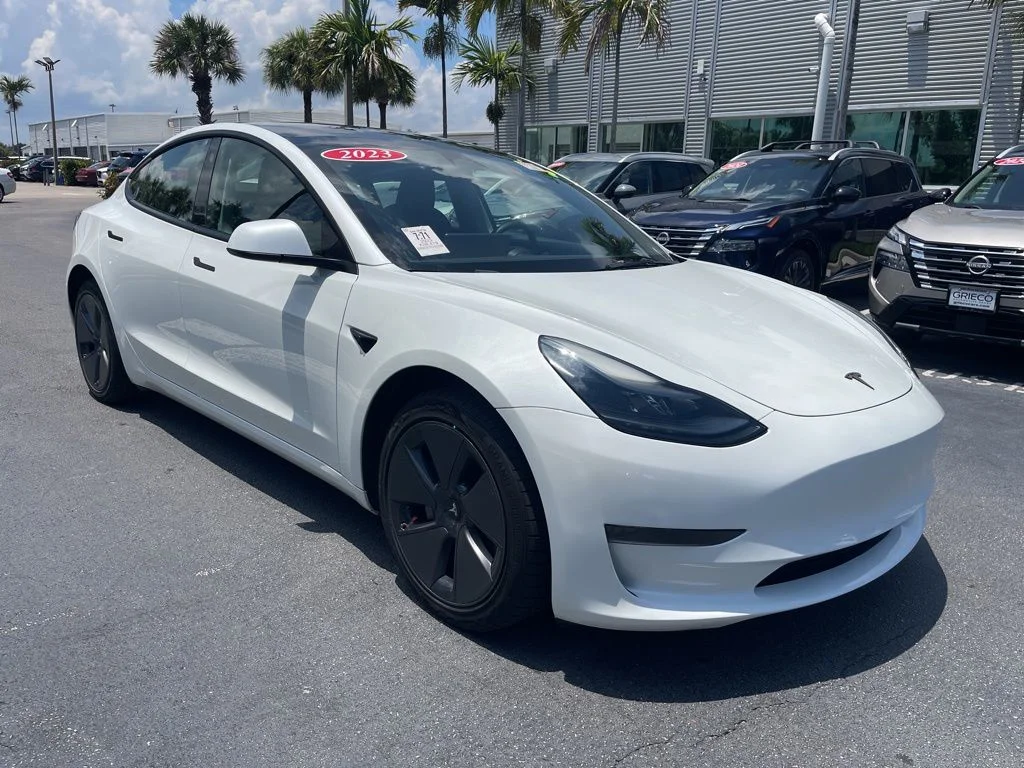 2023 Tesla Model 3 -'s photo
