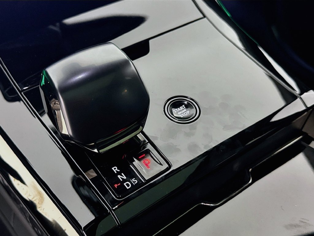 New 2027 Tourmaline Brown in Satin finish Land Rover SV image 17