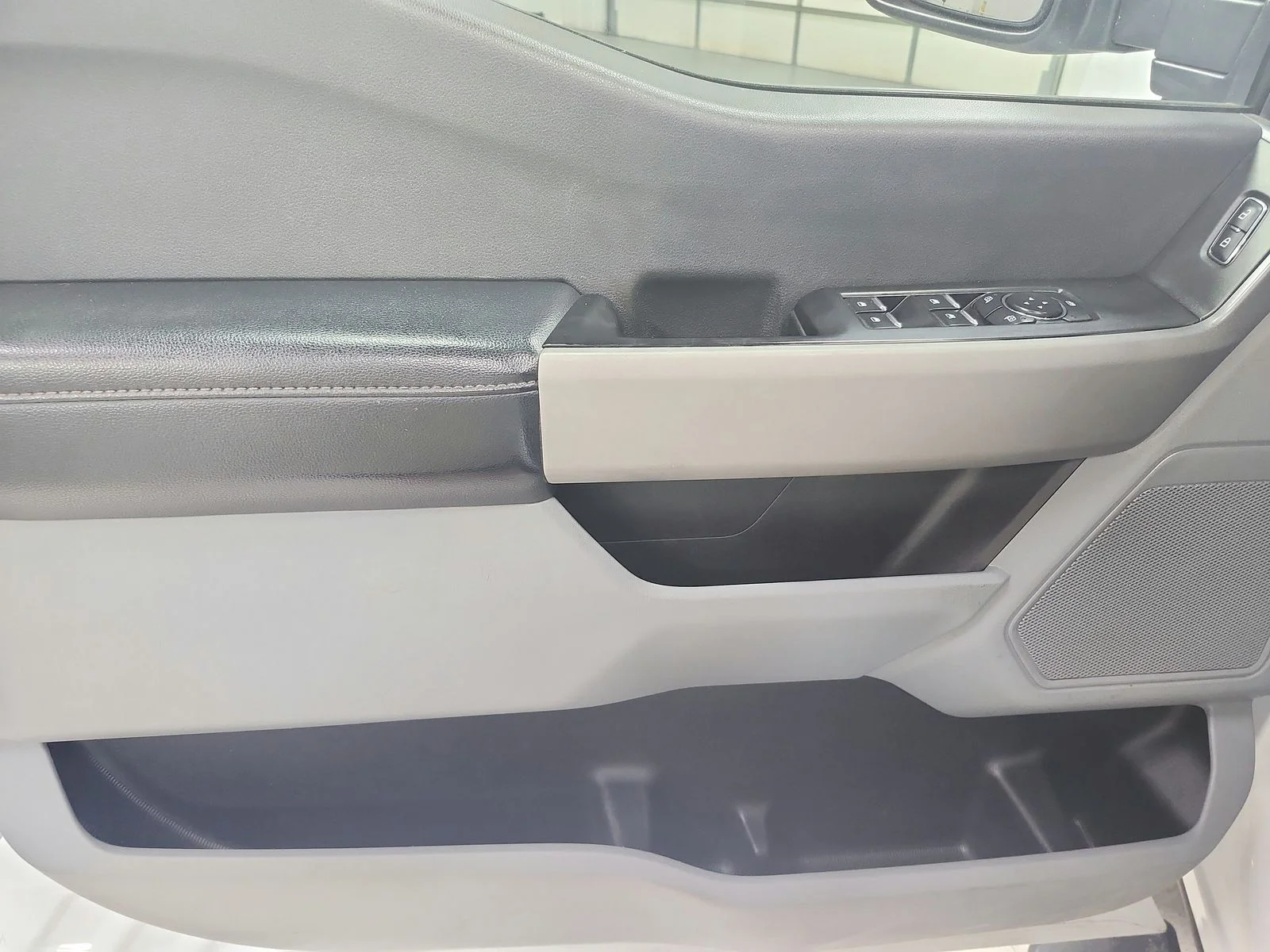 Used 2023 White Ford XL image 34