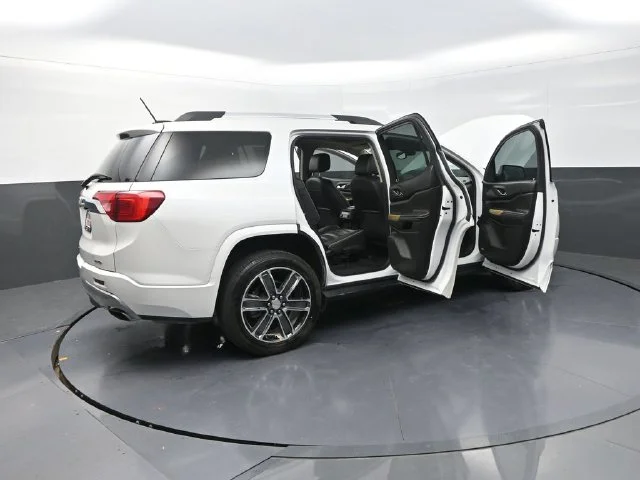 Used 2018 White GMC Denali image 44