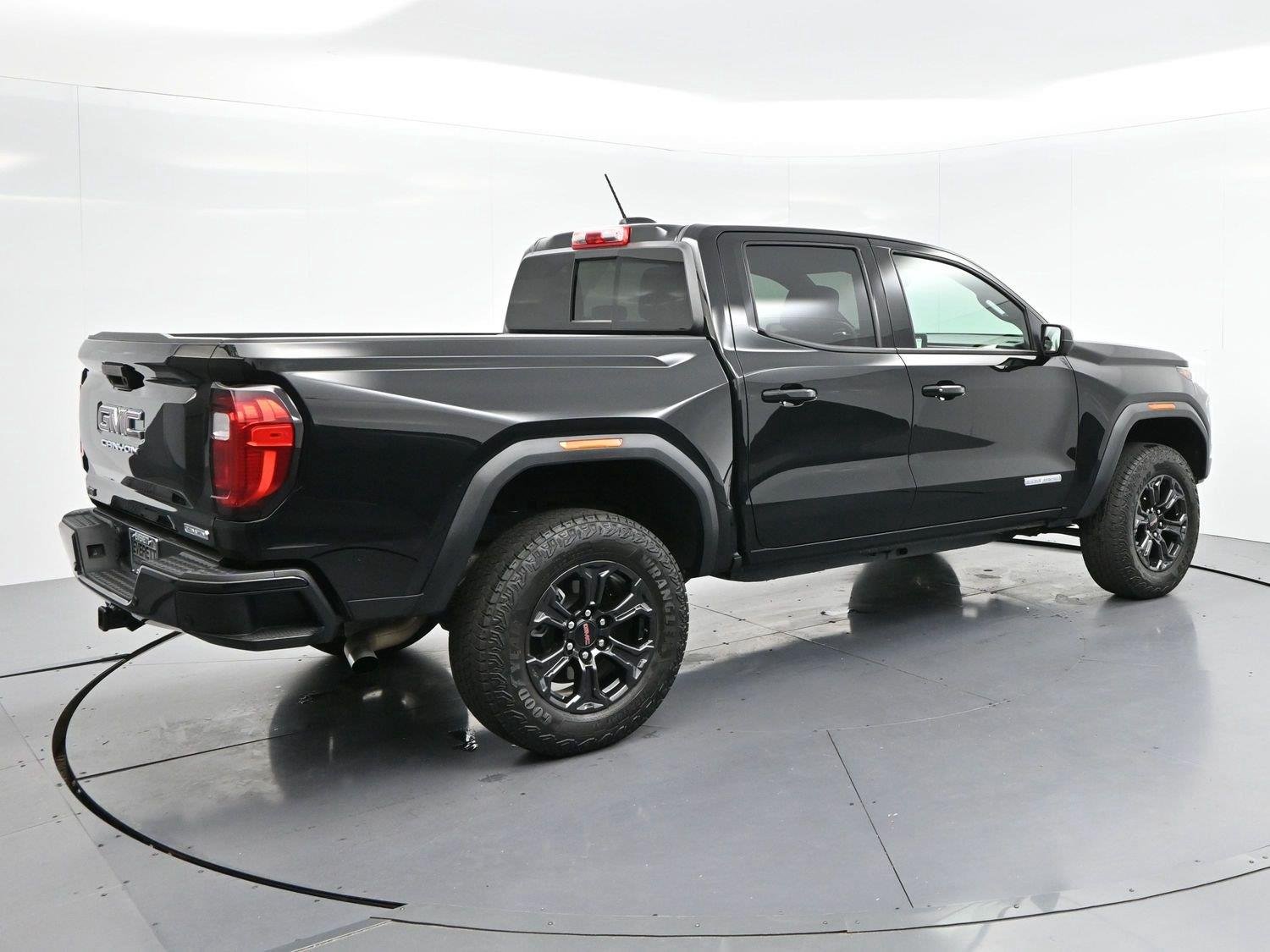 Used 2025 Onyx Black GMC Elevation image 7