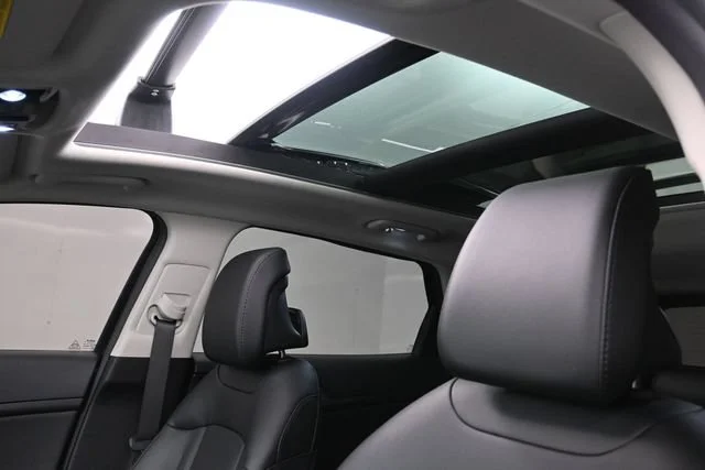 Used 2025 Gravity Gray Kia SX image 21
