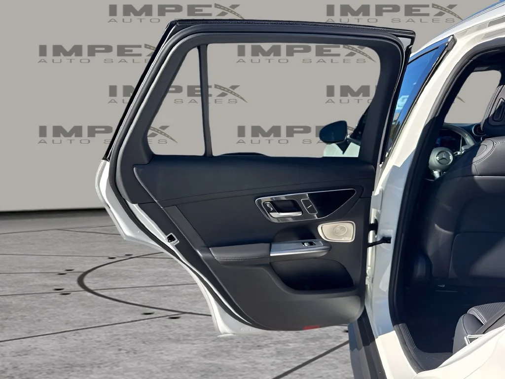 Used 2024 White Mercedes-Benz GLC 300 image 26