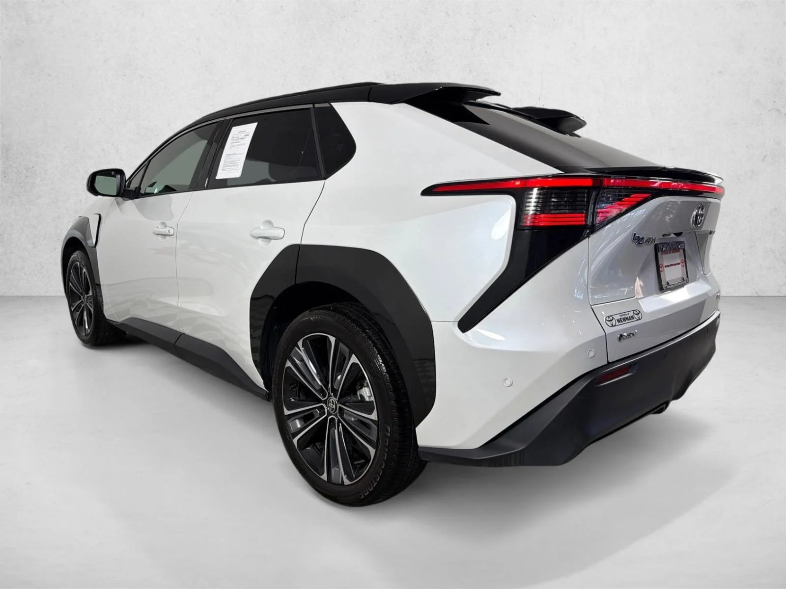 Used 2024 White Toyota XLE image 11