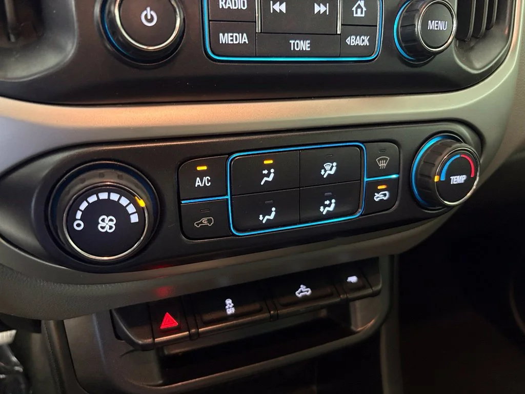 Used 2018 KINETIC BLUE METALLIC Chevrolet 2WD LT image 28