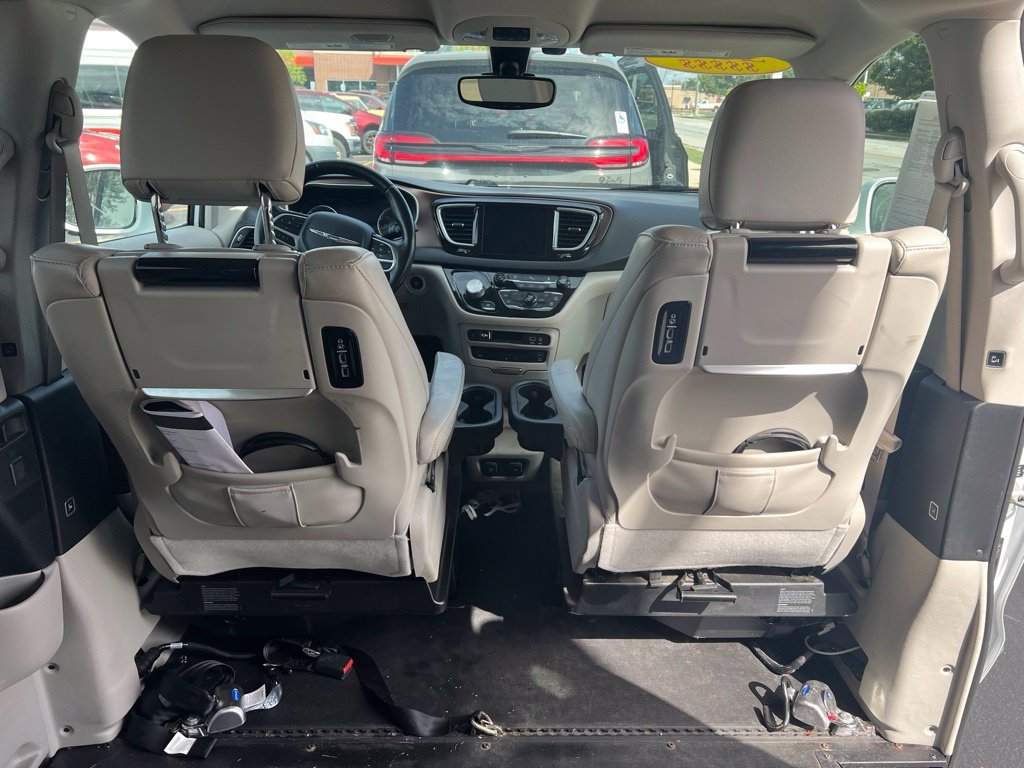 Used 2017 White Chrysler Touring L Plus image 6