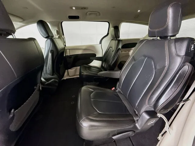 Used 2017 White Chrysler Touring L image 23