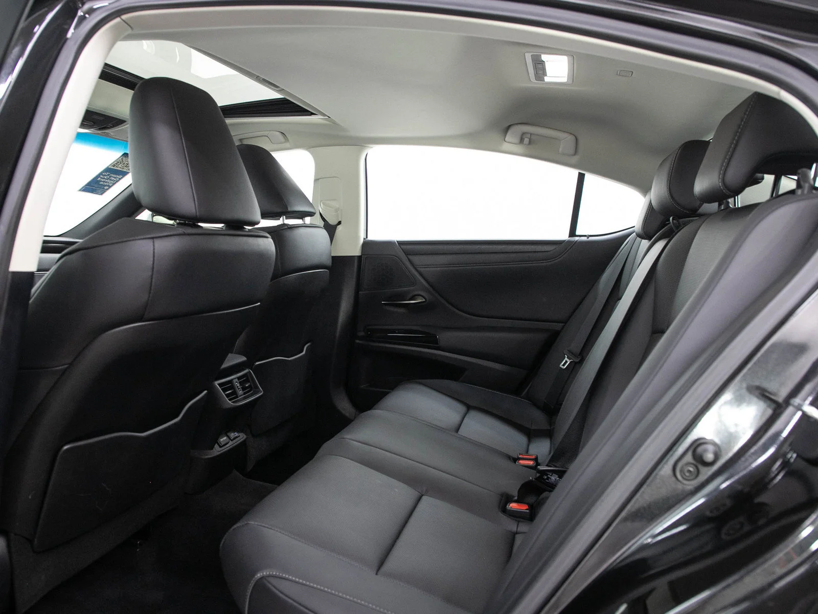 Used 2025 Black Lexus ES 300h F Sport Handling image 13