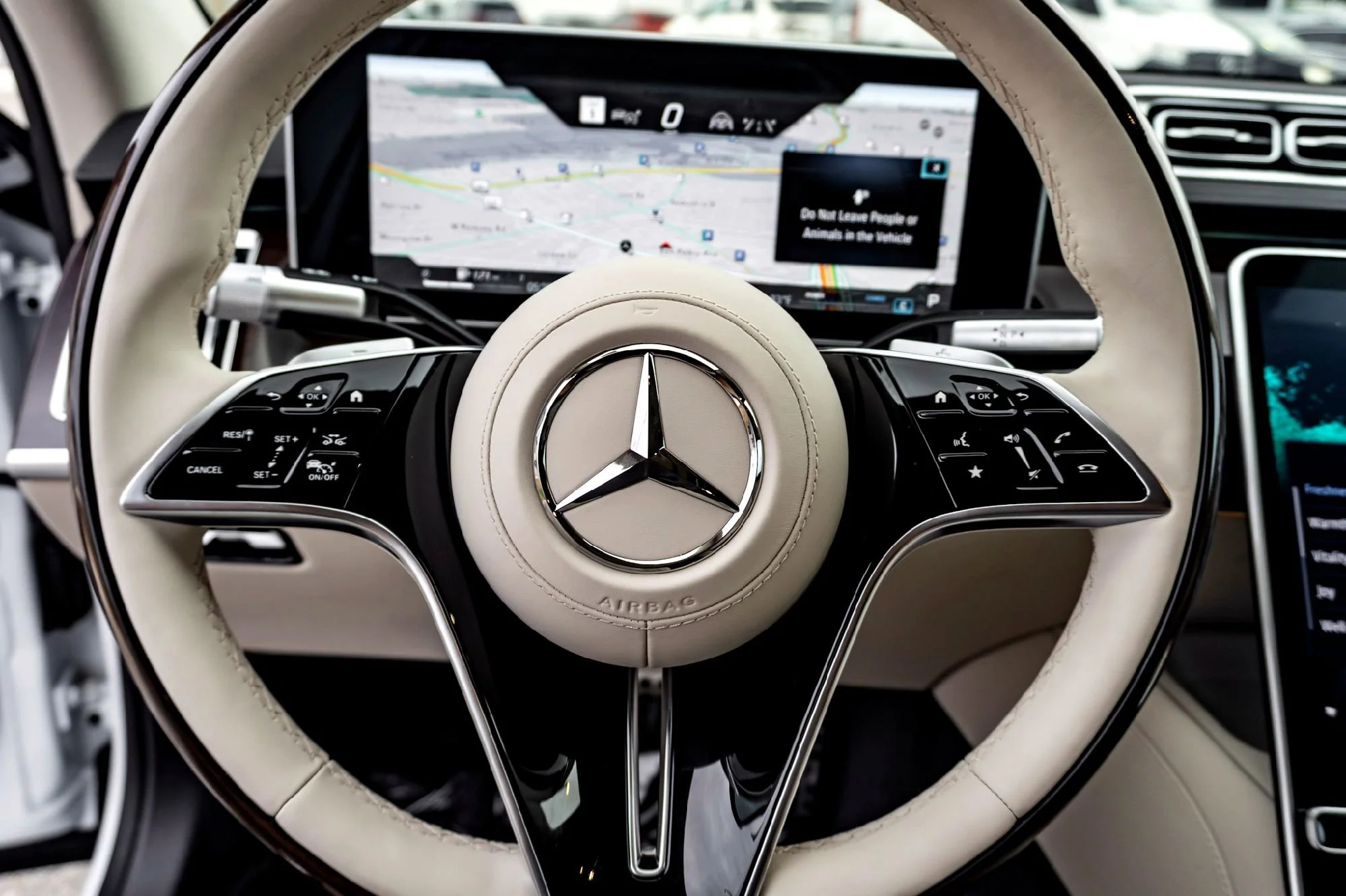 New 2026 White Mercedes-Benz S 580 image 12