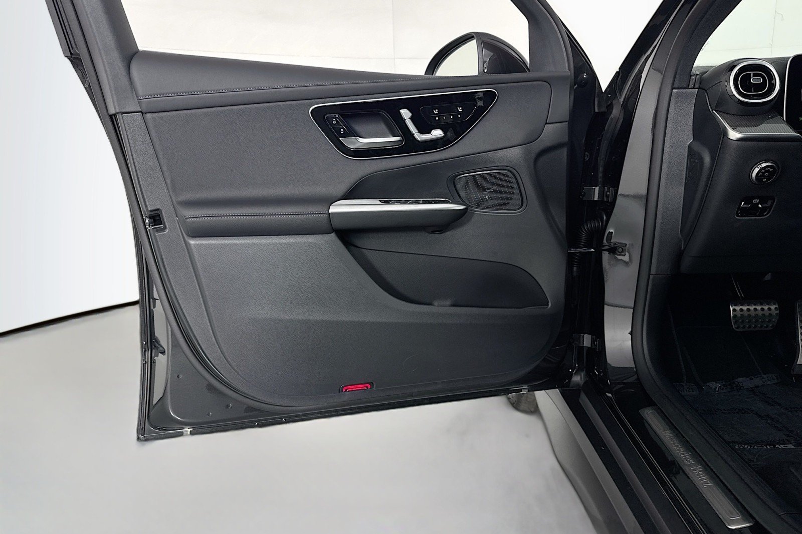New 2026 Graphite Grey Metallic Mercedes-Benz GLC 300 SUV image 20