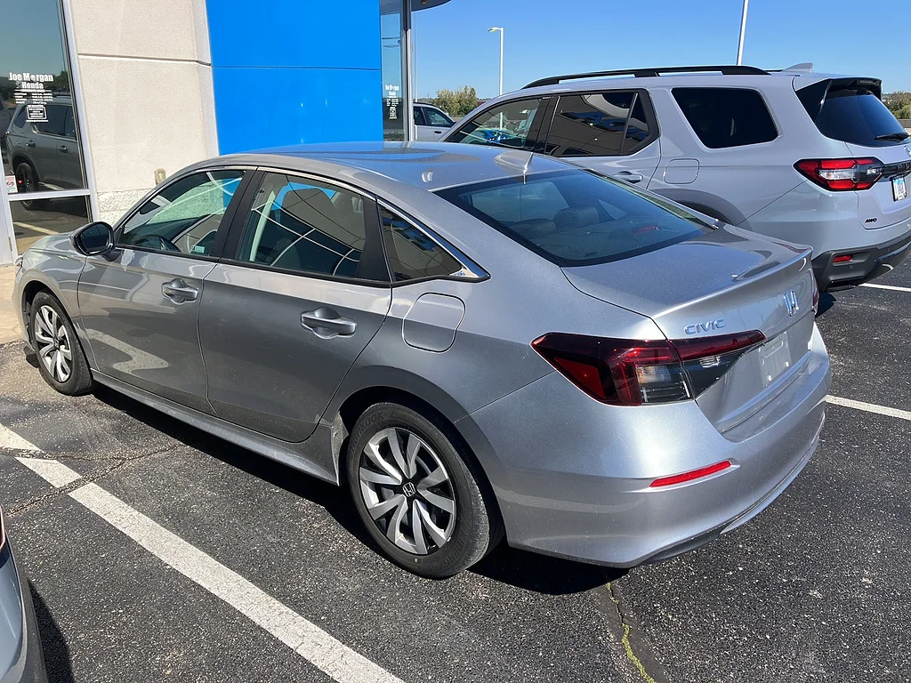 Certified Used 2025 Solar Silver Metallic Honda LX image 4