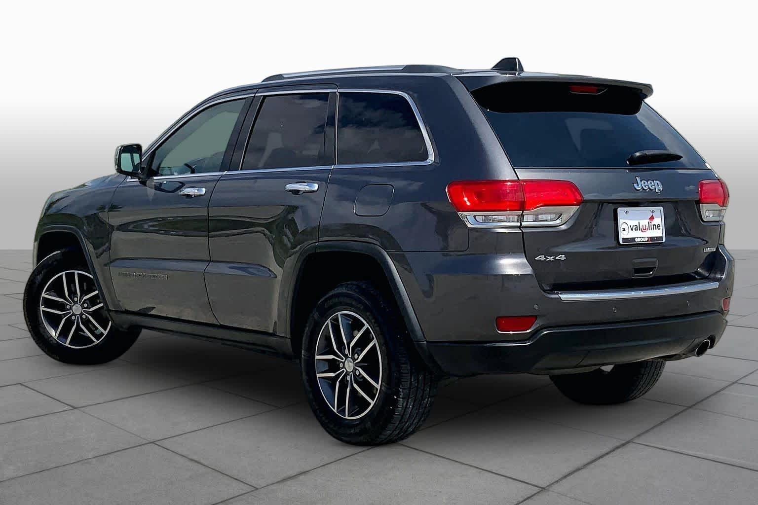 Used 2017 Granite Crystal Metallic Clearcoat Jeep Limited image 12