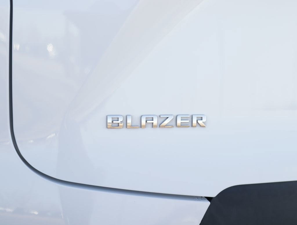 Used 2021 Summit White Chevrolet 1LT image 31