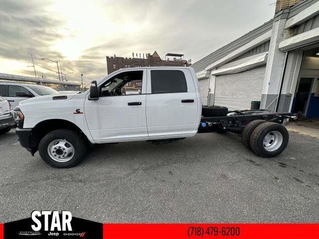 New 2024 Bright White Clear-Coat Exterior Paint RAM Tradesman image 15