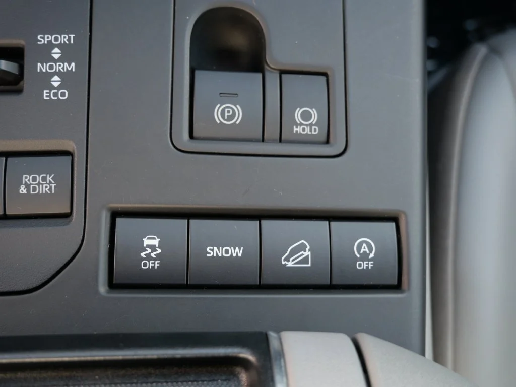 Used 2022 Silver Toyota XLE image 21