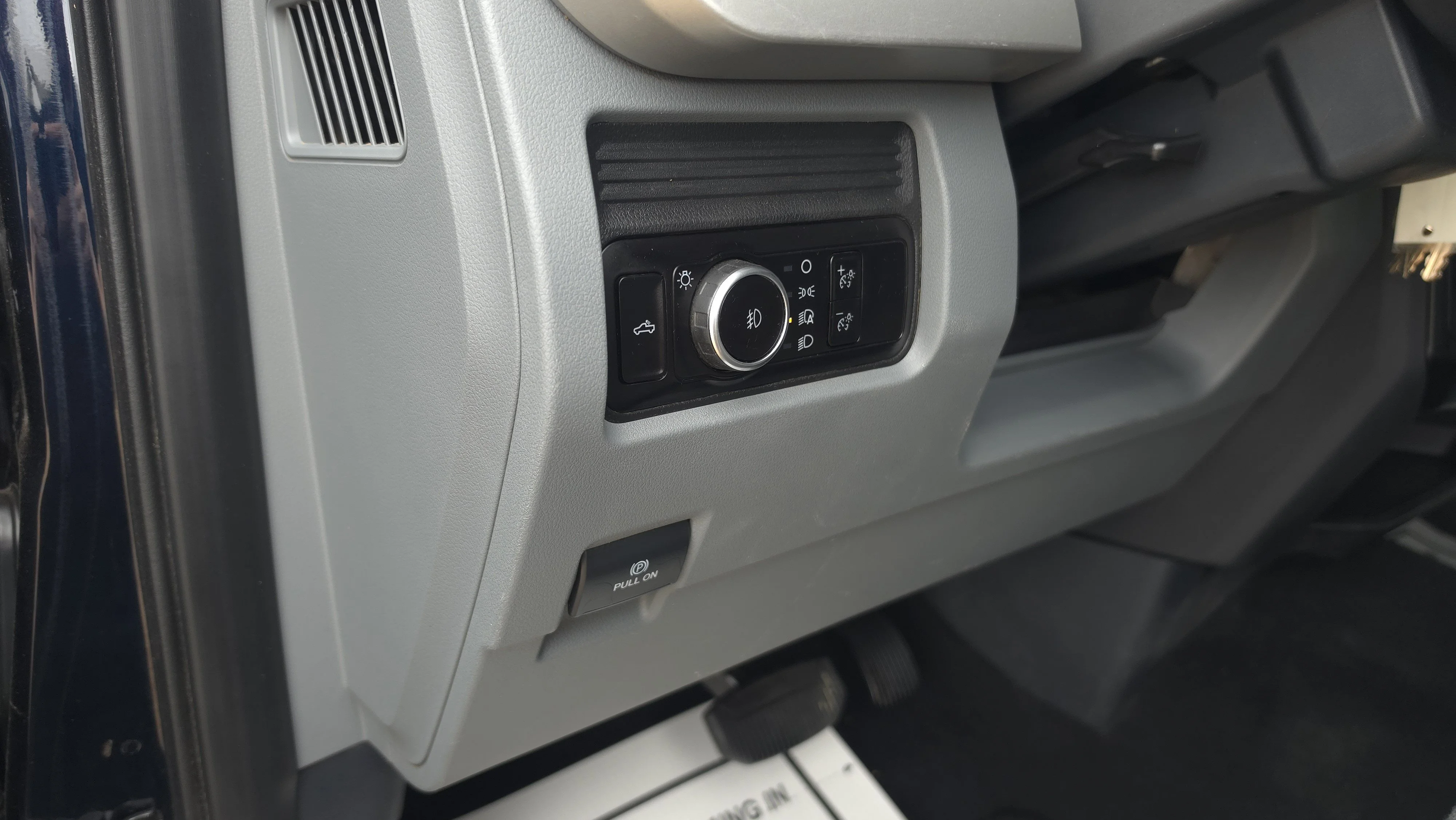 Used 2023 Blue Ford XLT image 10