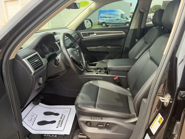 Used 2018  Volkswagen SEL image 9