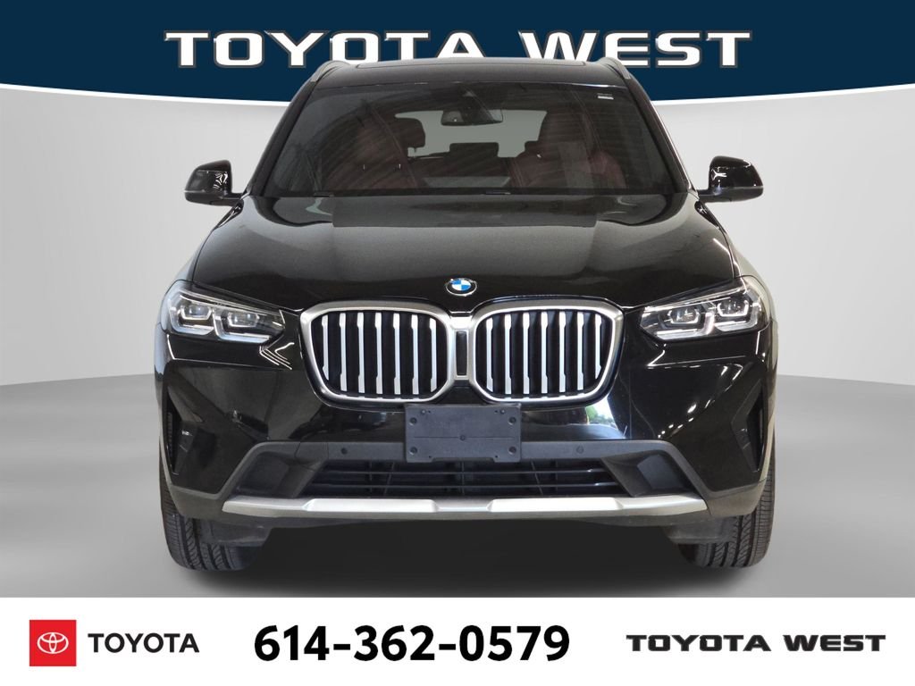 Used 2022  BMW xDrive30i image 3