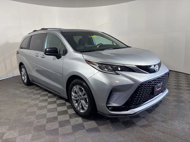 2022 Toyota Sienna XSE 7-Passenger Hybrid AWD's photo