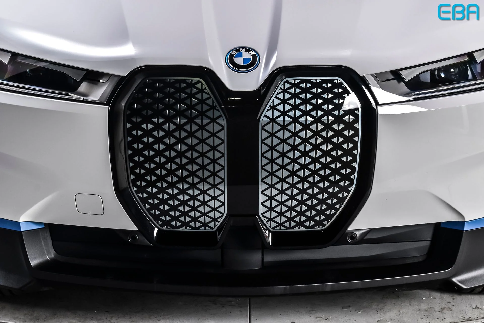 Used 2023 Alpine White BMW xDrive50 image 9