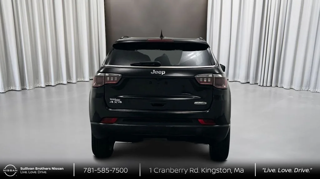 Used 2019 Black Jeep Latitude image 6