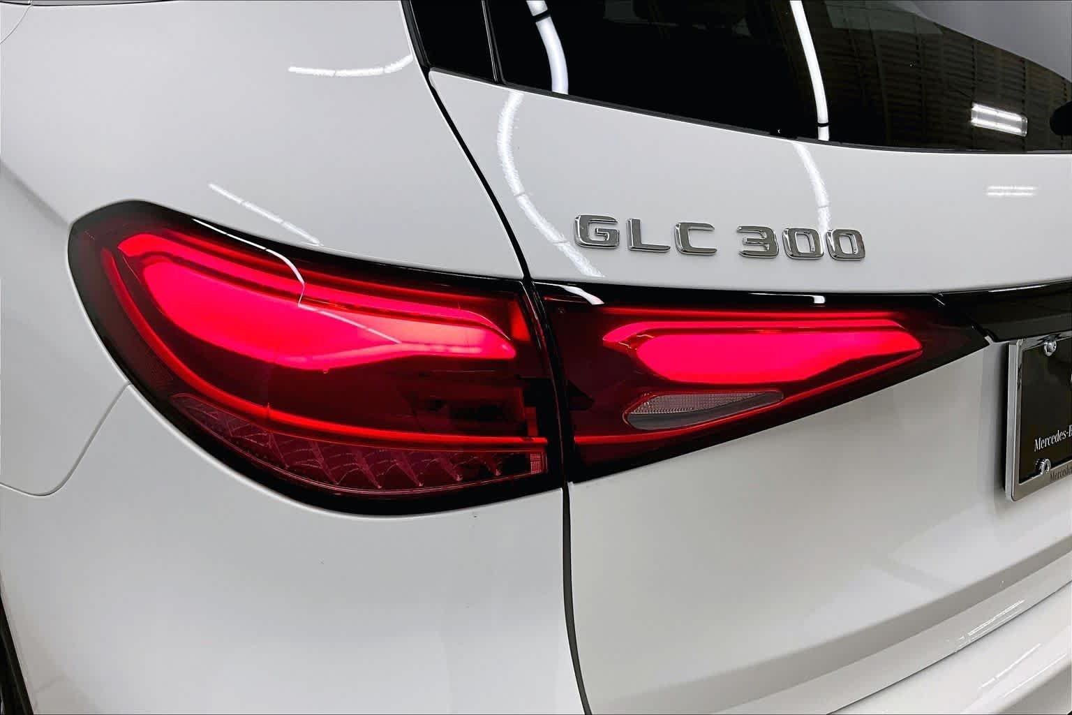 New 2026 Polar White Mercedes-Benz GLC 300 image 14