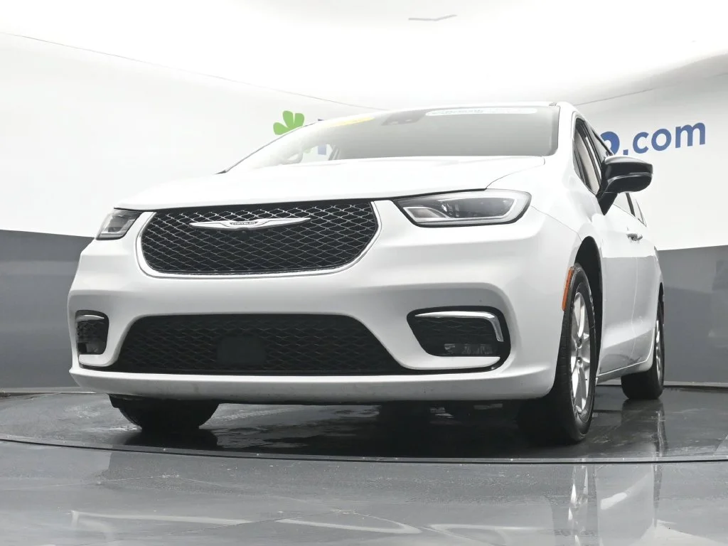 Used 2024 White Chrysler Touring L image 7