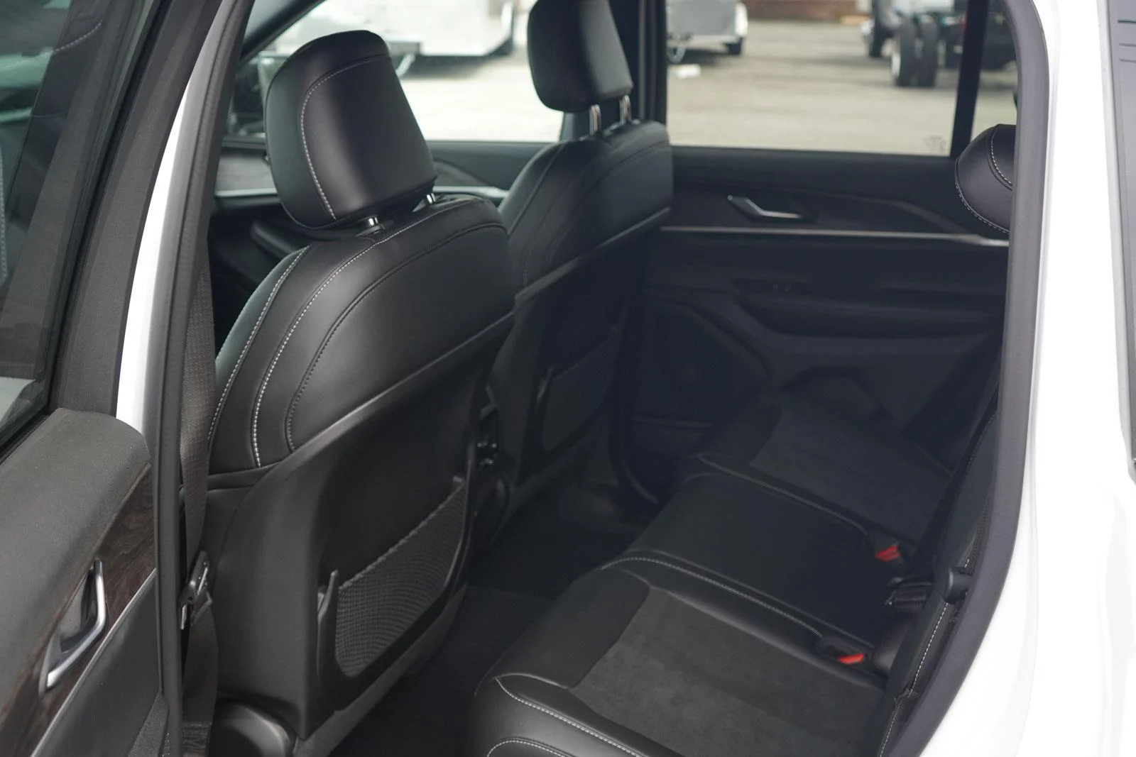 New 2026 Bright White Clearcoat Jeep Laredo Altitude image 25