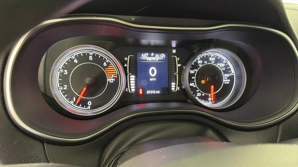 Used 2021 Orange Jeep Latitude FWD image 19