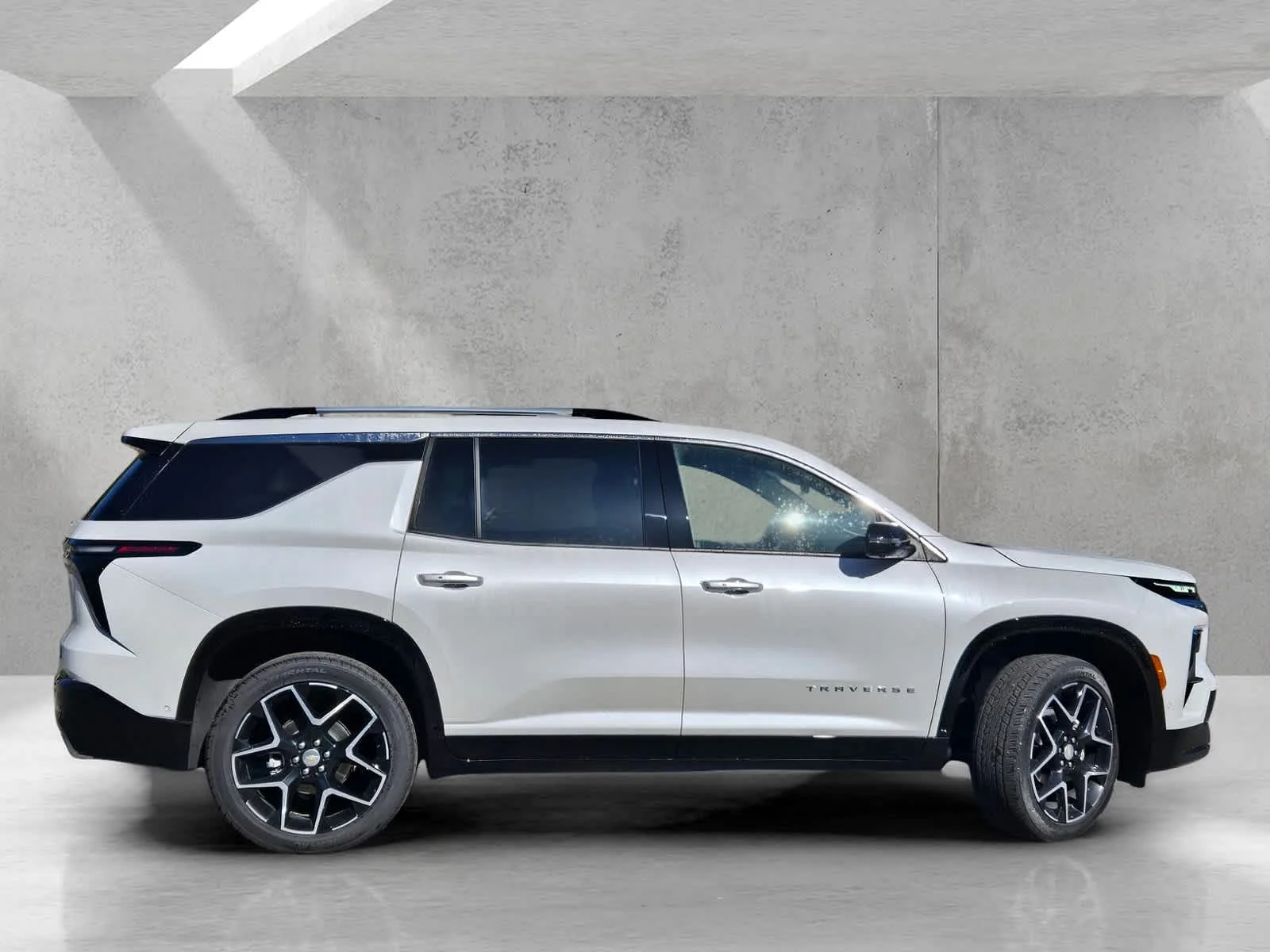 New 2025 Iridescent Pearl Tricoat Chevrolet High Country image 3