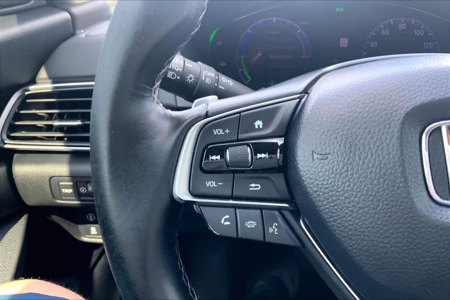 Used 2019 Lunar Silver Metallic Honda EX-L image 23