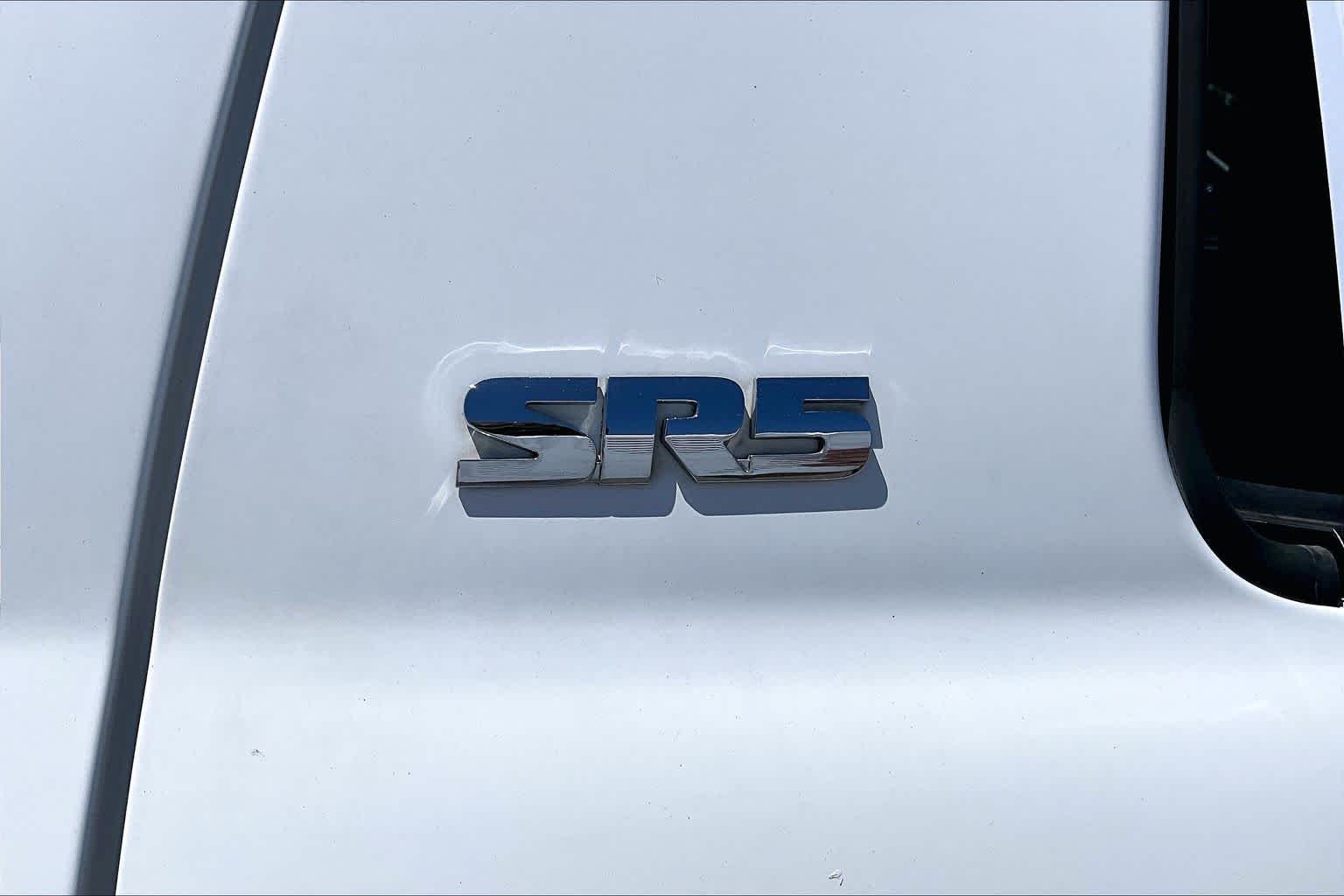 Used 2007 Super White Toyota SR5 image 9