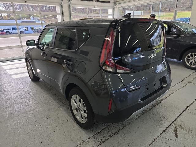 Used 2025  Kia LX image 3