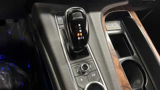 Used 2021 Crystal White Tricoat Cadillac Sport Platinum image 18