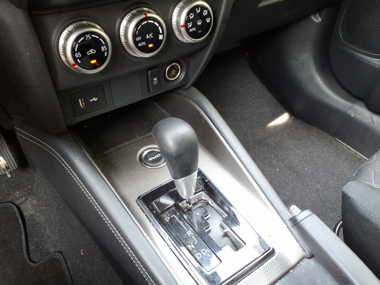 Used 2025  MITSUBISHI  image 21