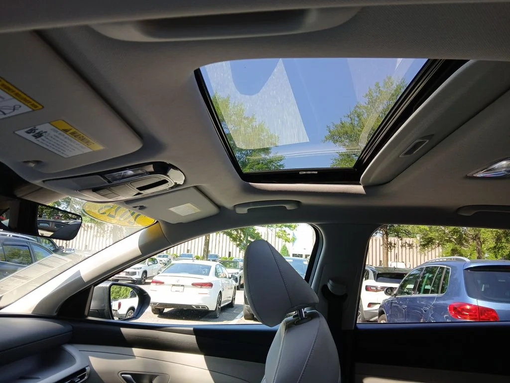 Used 2025 Black Hyundai SEL Convenience image 29