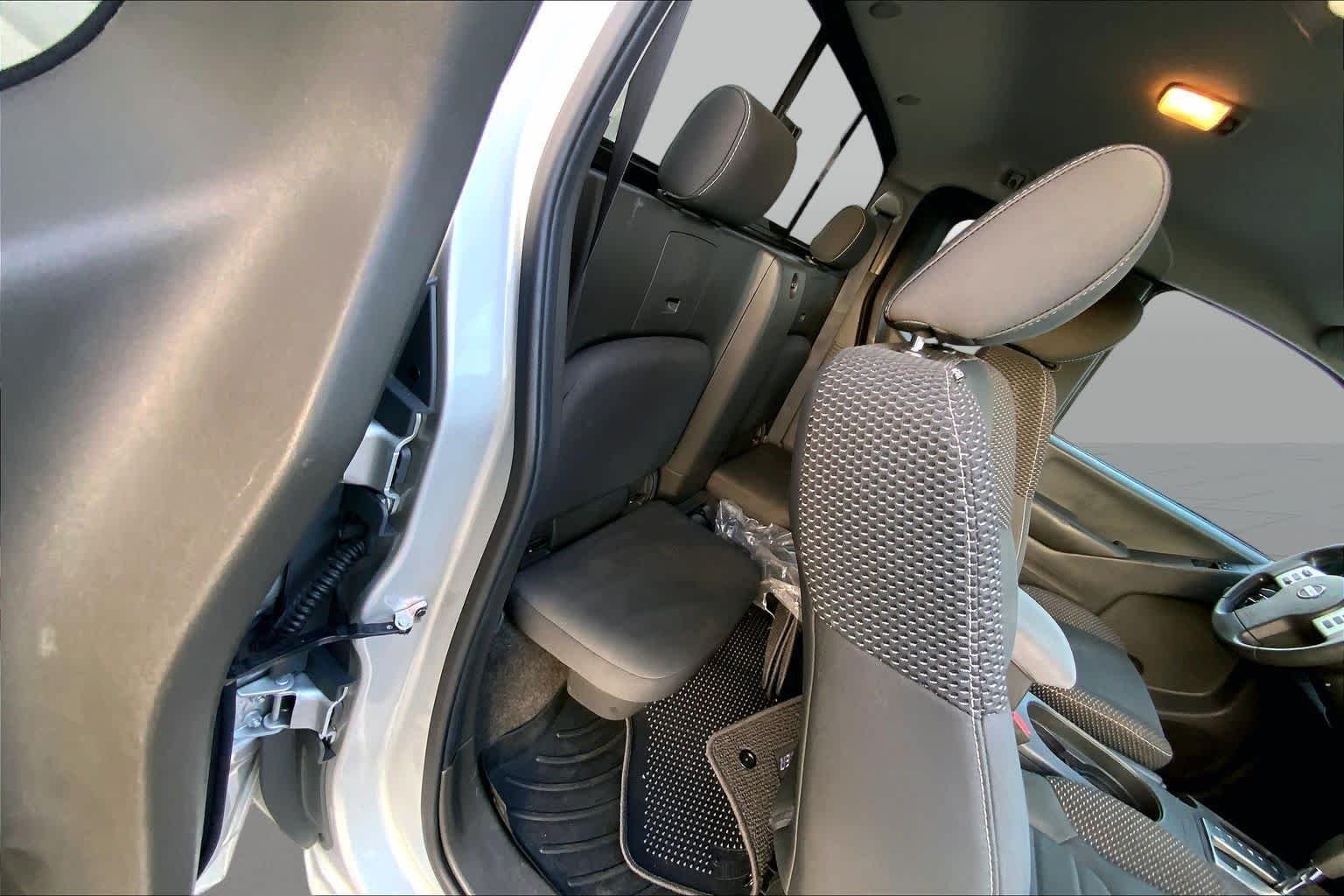 Used 2017 Brilliant Silver Nissan Desert Runner image 17