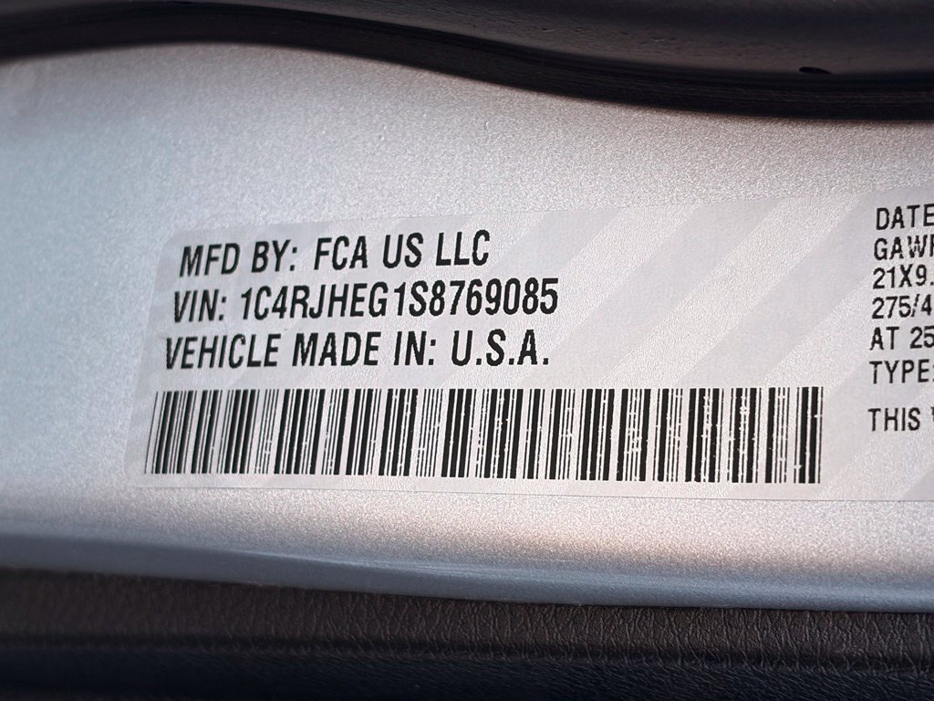 Certified Used 2025 Silver Jeep Summit image 20