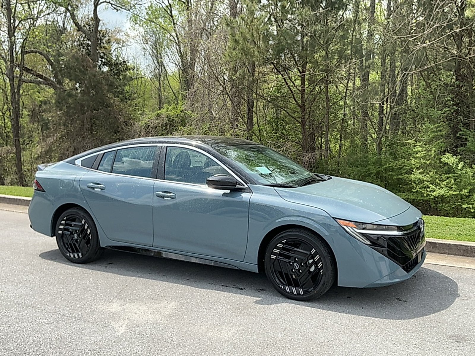 2026 Nissan Sentra SR CVT's photo