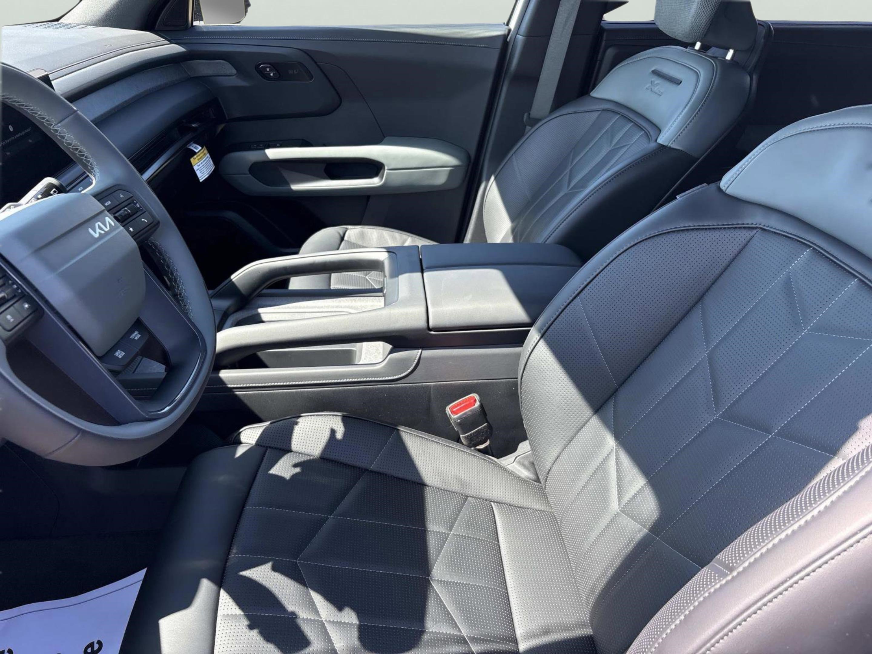 New 2027 Glacial White Pearl Kia X-Line SX image 23