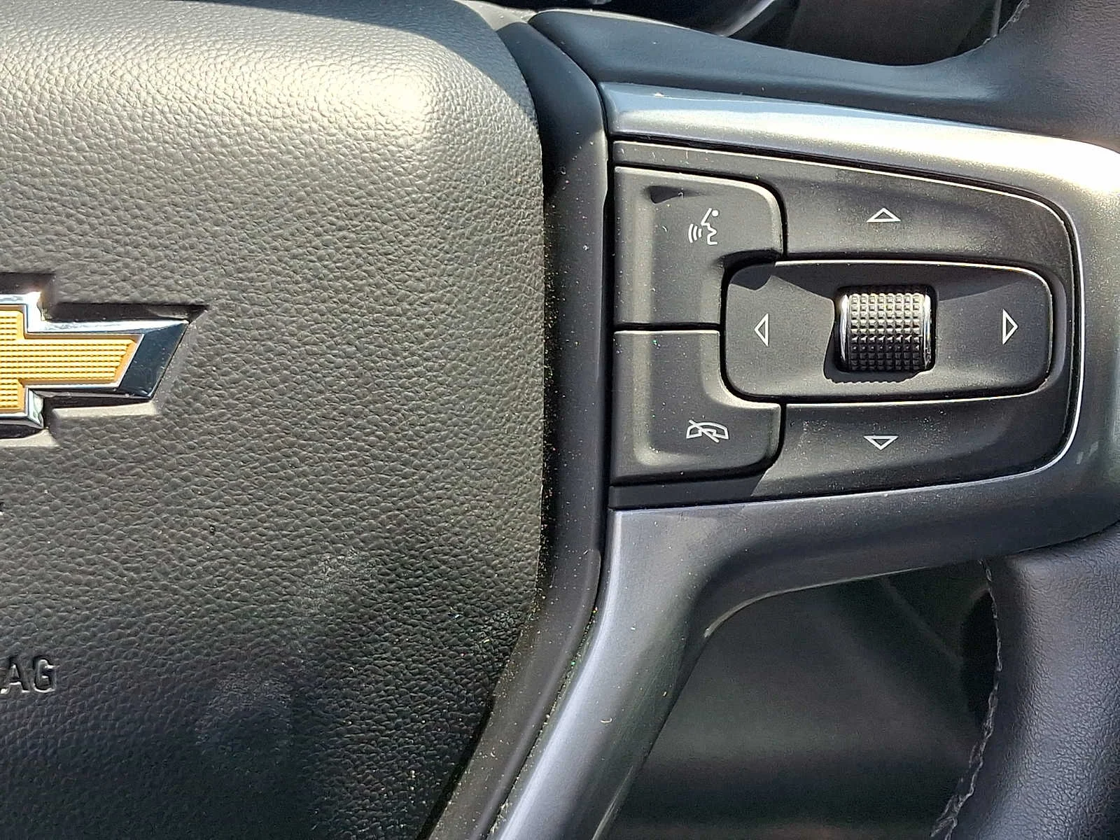 Used 2025 Summit White Chevrolet LT image 21