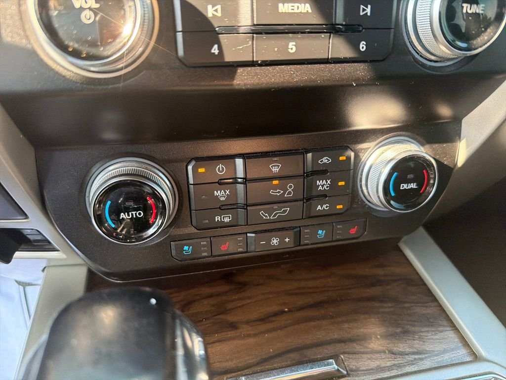 Used 2020 Blue Ford Lariat image 11