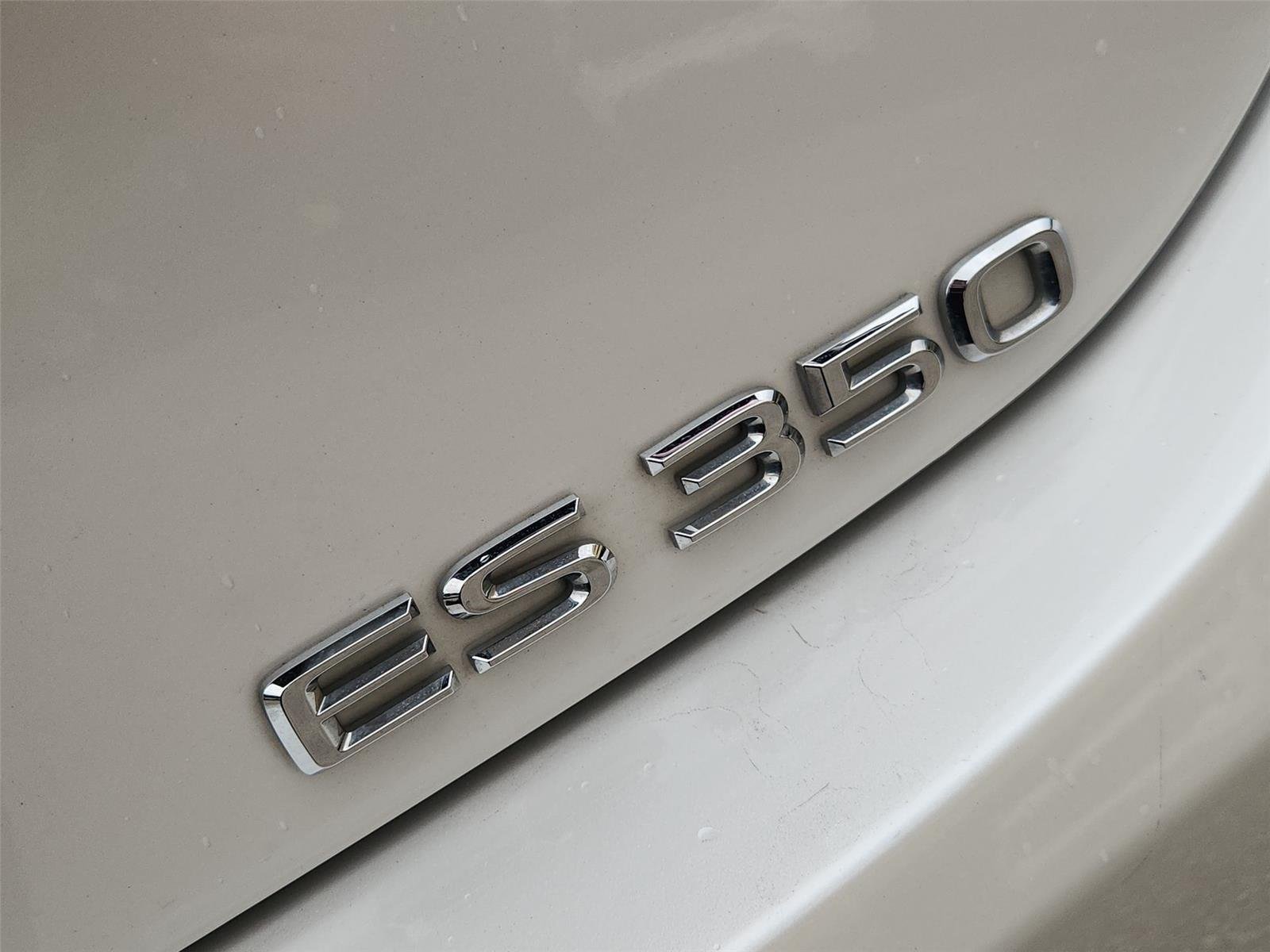Used 2024 White Lexus ES 350 image 31