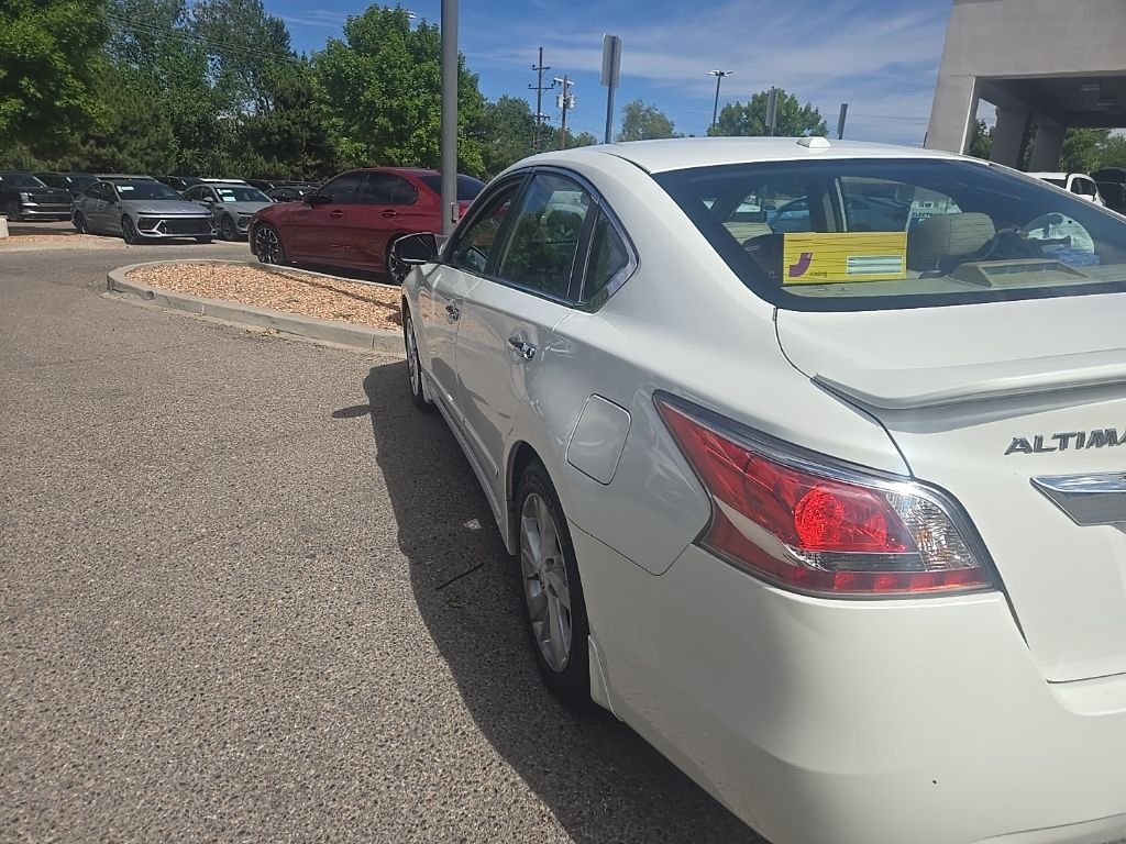 Used 2015 White Nissan 2.5 SL image 4