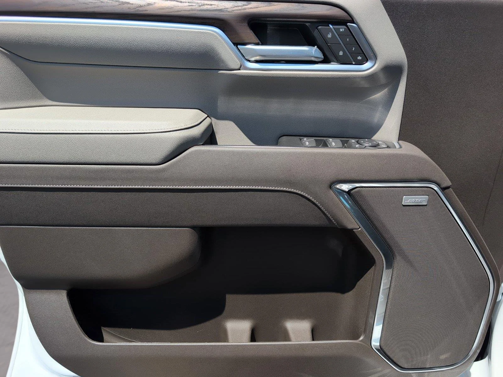 New 2026 Summit White GMC SLT image 9