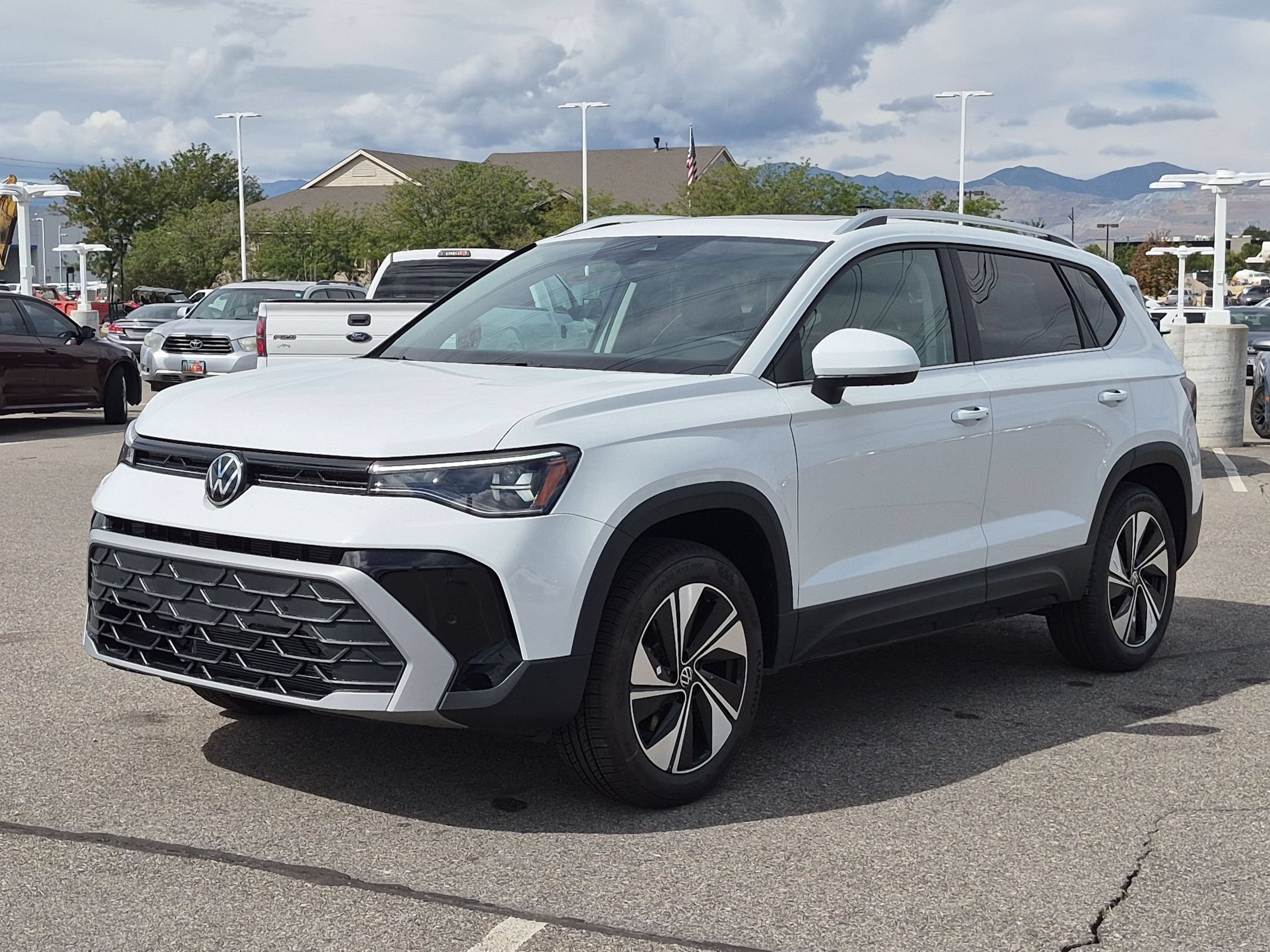 New 2026 Pure White Volkswagen SE image 8